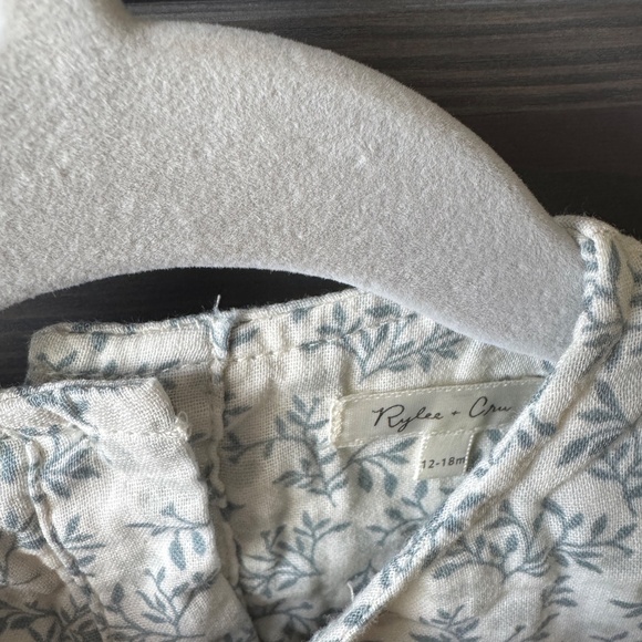 Rylee and Cru Kalea Romper - Picture 2 of 4